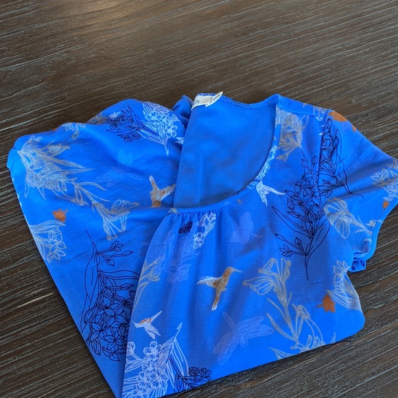 2/$25. Rickis periwinkle blue printed top with polyester lining in size XS. - Picture 6 of 8